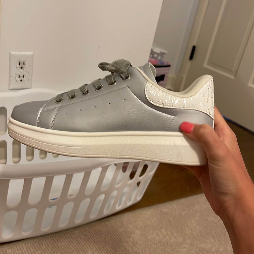 Shoe brand seven size 9! In perfect shape!